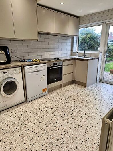 5 Bedroom End Of Terrace House To Rent In Glenwood Gardens, Gants Hill, Ilford, IG2