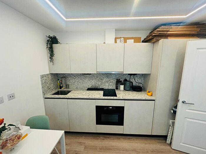 1 Bedroom Flat To Rent In Rita Road, London, SW8