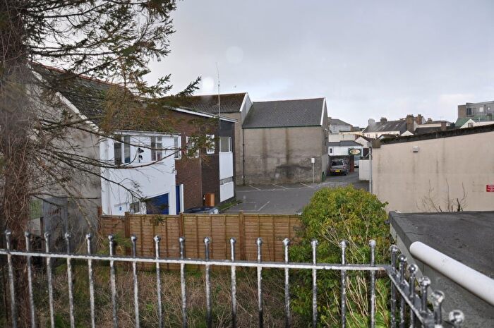 1 Bedroom Flat To Rent In Queen Street, Barnstaple, Devon, EX32