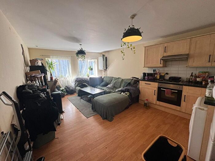 2 Bedroom Flat To Rent In Hoe Street, E17