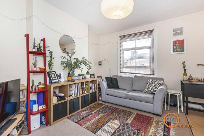 1 Bedroom Apartment To Rent In Southgate Road, London, N1