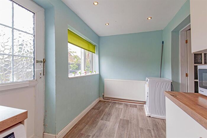 2 Bedroom Semi-Detached House For Sale In Cemetery Road, Danesmoor, Chesterfield, S45