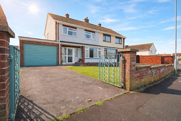 3 Bedroom Semi-Detached House For Sale In Blenheim Road, Street, BA16