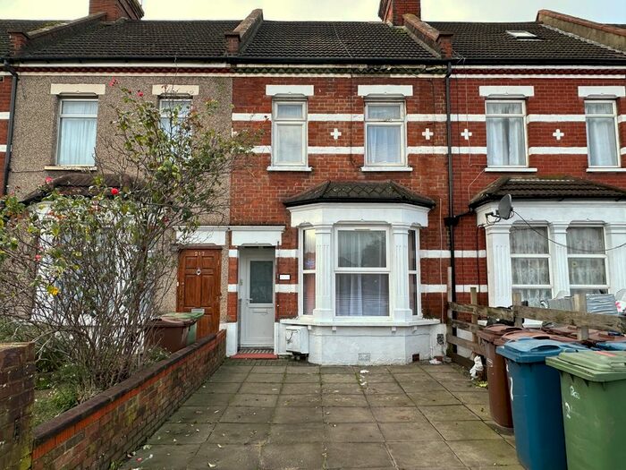 4 Bedroom Terraced House To Rent In Burnt Oak Broadway, Edgware, HA8