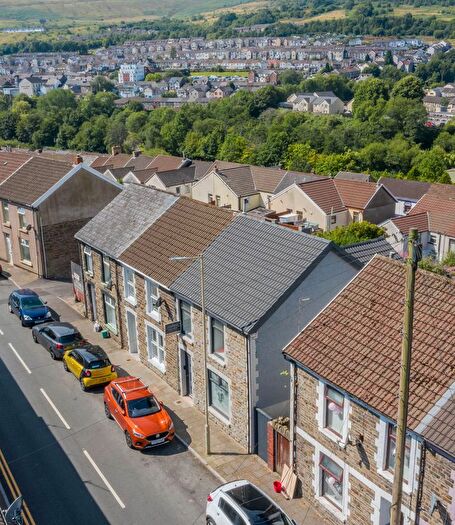 3 Bedroom End Of Terrace House To Rent In Ynyscynon Road, Tonypandy, CF40