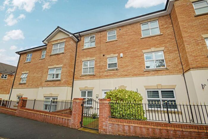 3 Bedroom Town House To Rent In Hampstead Drive, Whitefield, M45