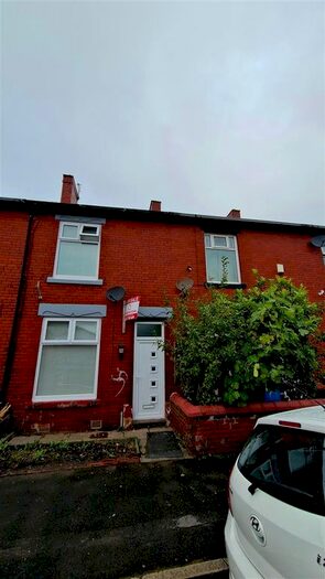 4 Bedroom Terraced House To Rent In Cleeve Road, Oldham, OL4