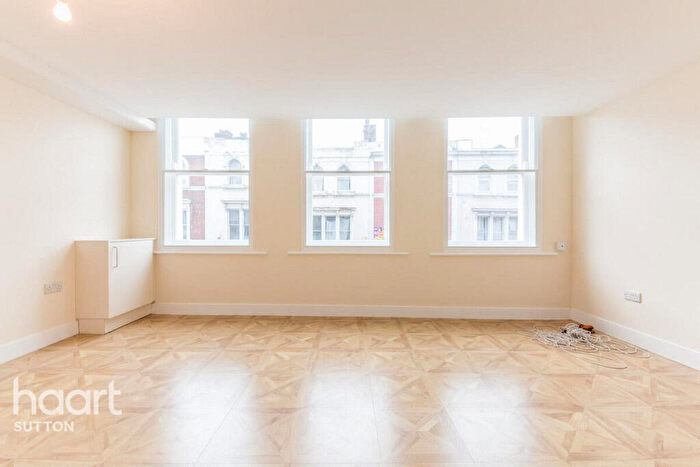 3 Bedroom Apartment To Rent In High Street, Sutton, SM1