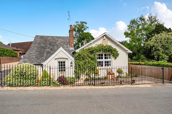 3 Bedroom Detached House For Sale In Lees Hill, South Warnborough, RG29