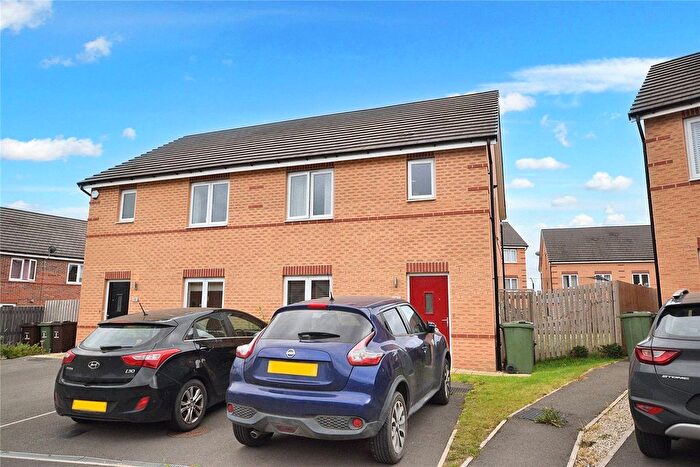 3 Bedroom Semi-Detached House For Sale In Staithes Drive, Wakefield, West Yorkshire, WF1