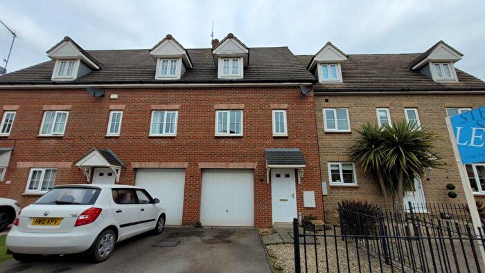 3 Bedroom Town House To Rent In Ashmead Road, Banbury, OX16