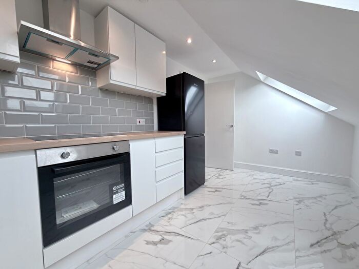 1 Bedroom Flat To Rent In Gambole Road, SW17