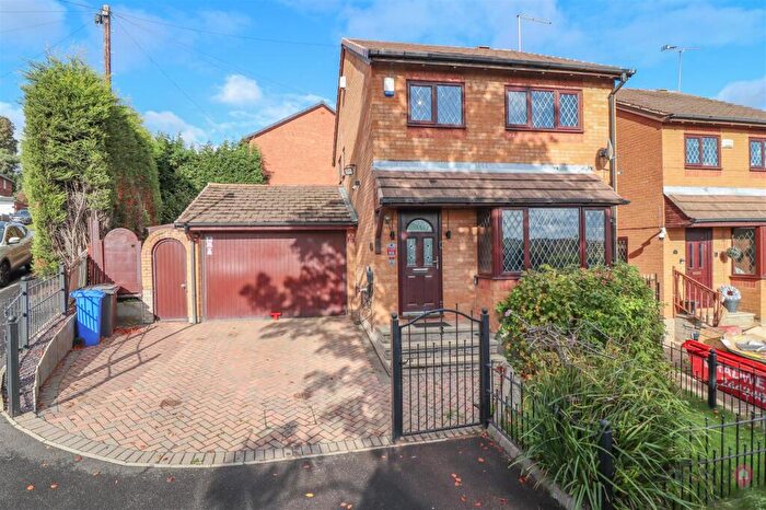 3 Bedroom Detached House For Sale In Glenmore Croft, Sheffield, S12