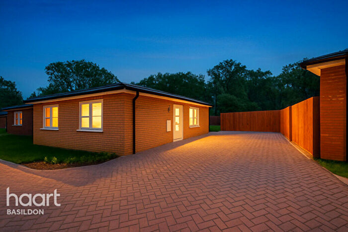 2 Bedroom Detached Bungalow For Sale In Gardeners Mews, Gardiners Lane, Billericay, CM11
