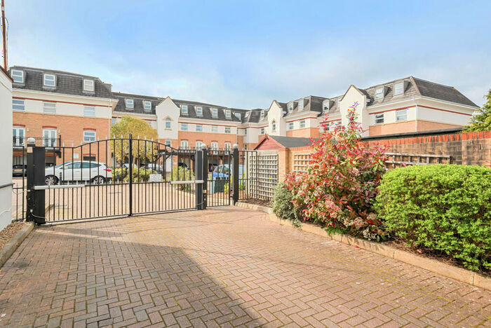 2 Bedroom Flat To Rent In Hipley Street, Old Woking, Woking, GU22