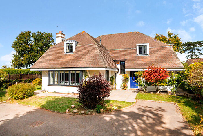 4 Bedroom Detached House For Sale In Churchfields Avenue, Weybridge, KT13