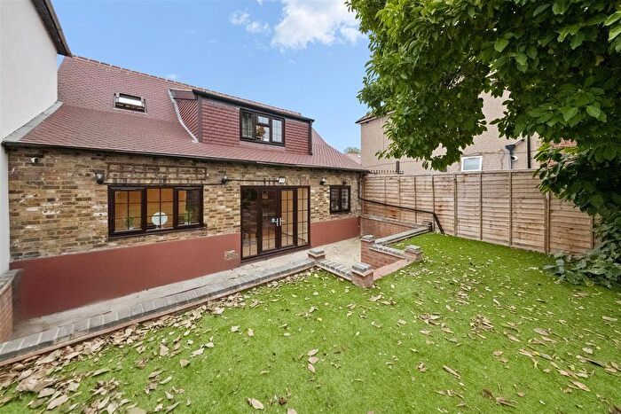 4 Bedroom Detached House For Sale In Cranford Lane, Harlington, UB3