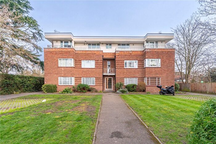 2 Bedroom Flat For Sale In Cole Court Lodge, Twickenham, TW1