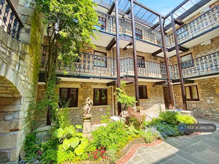 2 Bedroom Flat To Rent In Caxton Court, Bath, BA2
