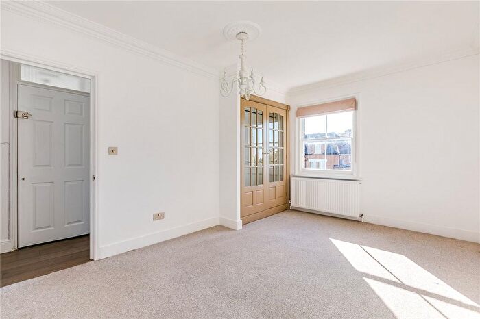 2 Bedroom Flat To Rent In Onslow Road, Richmond, TW10