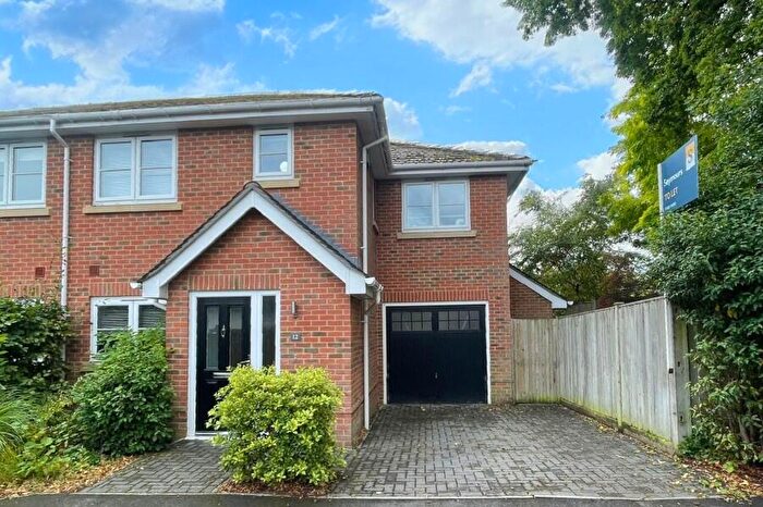 3 Bedroom Semi-Detached House To Rent In Lightwater, GU18