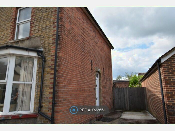 3 Bedroom Semi-Detached House To Rent In Blays Lane, Englefield Green, Egham, TW20