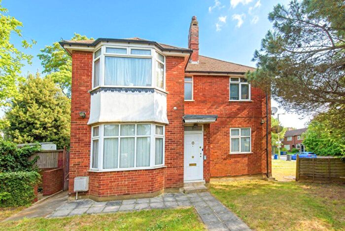 2 Bedroom Maisonette For Sale In Page Court, Page Street, Mill Hill, London, NW7