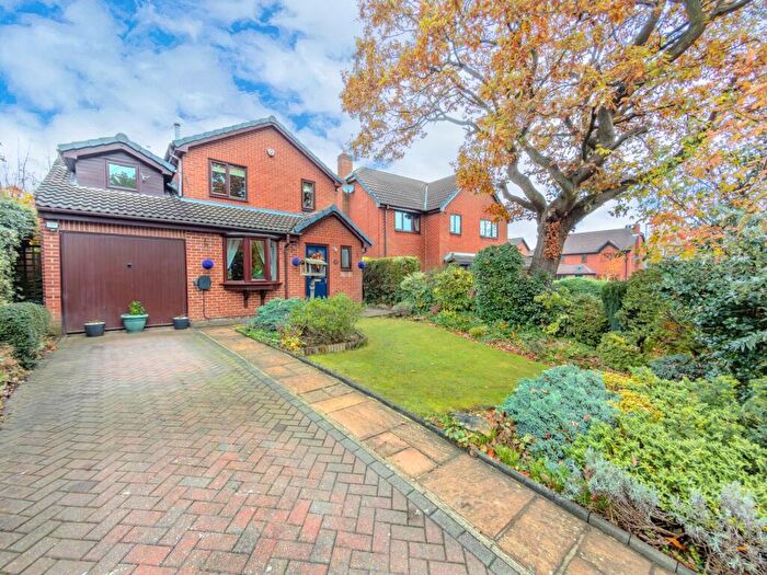 4 Bedroom Detached House For Sale In Ibbitson Oval, Leeds, LS27