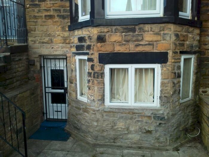 3 Bedroom Flat To Rent In Regent Park Terrace, Hyde Park, Leeds, LS6