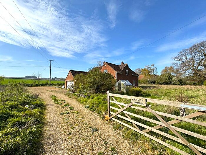 3 Bedroom Detached House For Sale In Hillington - / Bedroom Residence On Large Plot, PE31