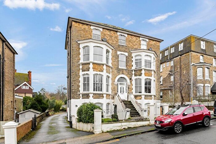2 Bedroom Flat For Sale In Godwyne Road, Dover, CT16