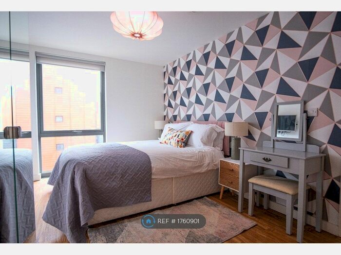 2 Bedroom Flat To Rent In Plaza Boulevard, Liverpool, L8