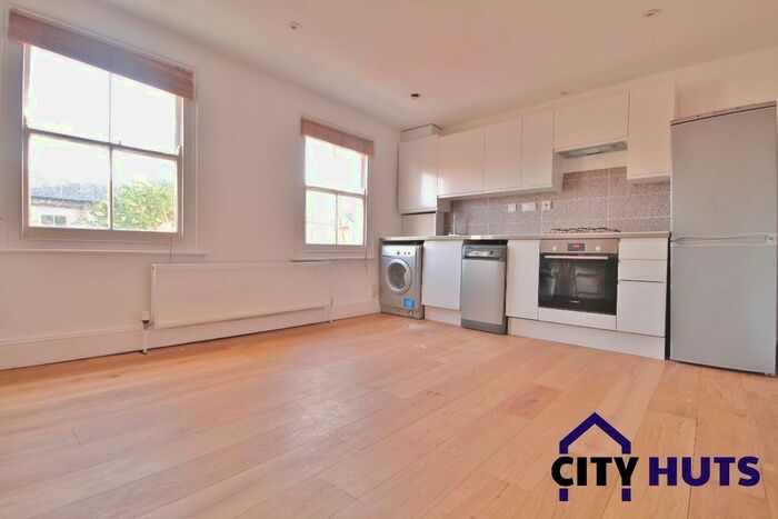 3 Bedroom Maisonette To Rent In Mayton Street, Holloway Road, N7