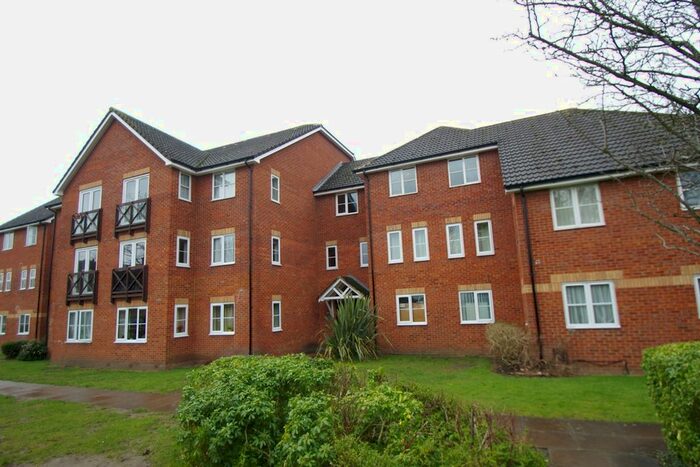 1 Bedroom Flat To Rent In Bowling Court, Mildred Avenue, Watford, WD18