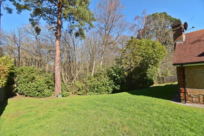 5 Bedroom Detached House To Rent In Beech Close, Cobham, KT11