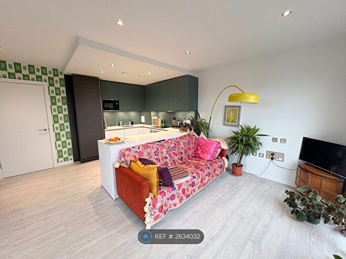 3 Bedroom Flat To Rent In Waterden Raod, London, E20