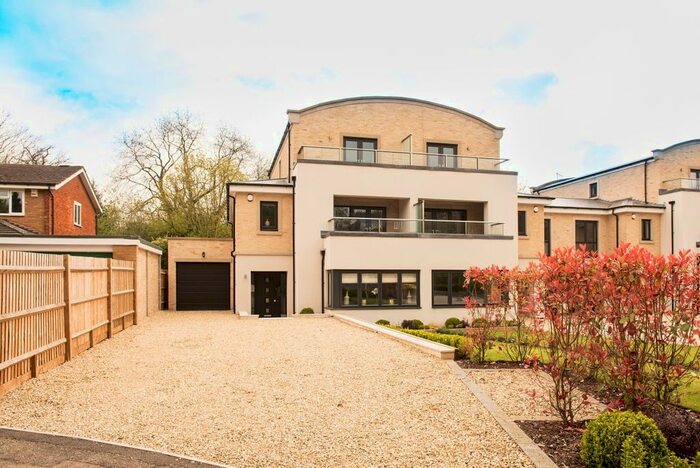 4 Bedroom Flat To Rent In South Park View, Gerrards Cross, SL9