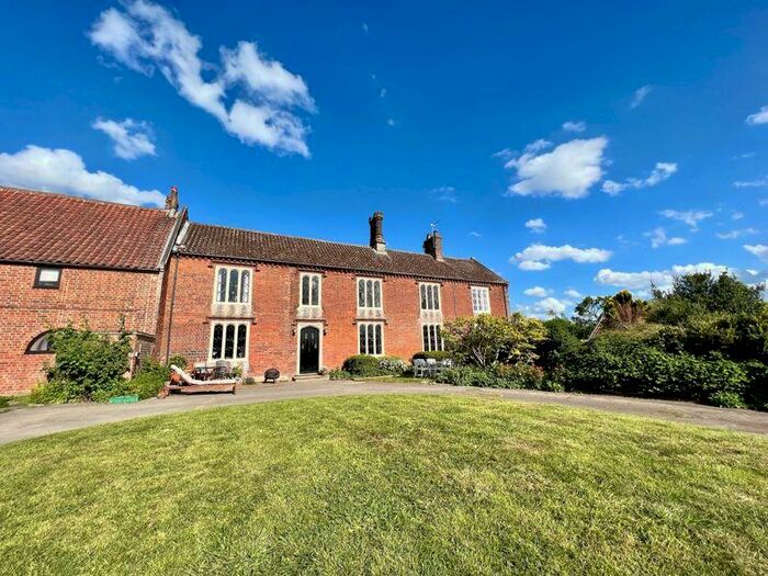 4 Bedroom Semi-Detached House For Sale In Runham, Norfolk, NR29