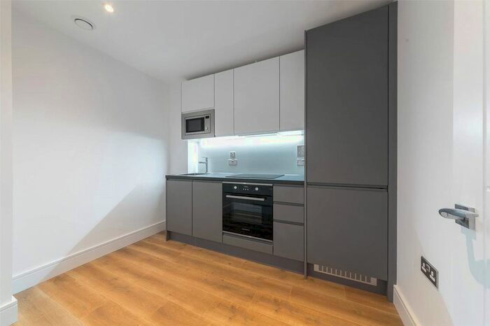 Studio To Rent In Wood Street, East Grinstead, West Sussex, RH19