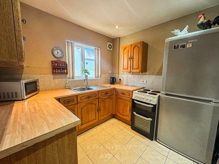 2 Bedroom Bungalow For Sale In Brookside Crescent, Exeter, Devon, EX4