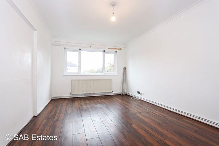 2 Bedroom Flat To Rent In Byron Way, Northolt, UB5