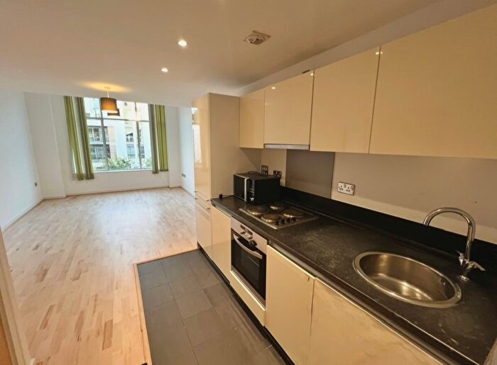 3 Bedroom Flat For Sale In Wallis House, Great West Road, Brentford, TW8