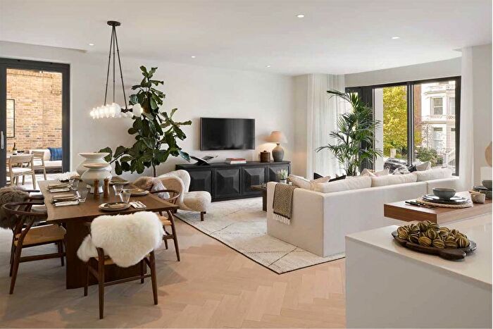 3 Bedroom Flat To Rent In Holland Park, London, W11