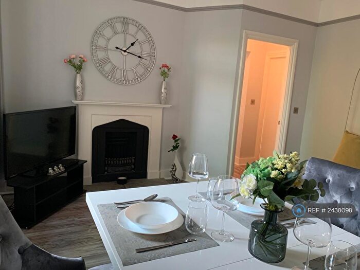 2 Bedroom Flat To Rent In St Katherines Way, London, E1W