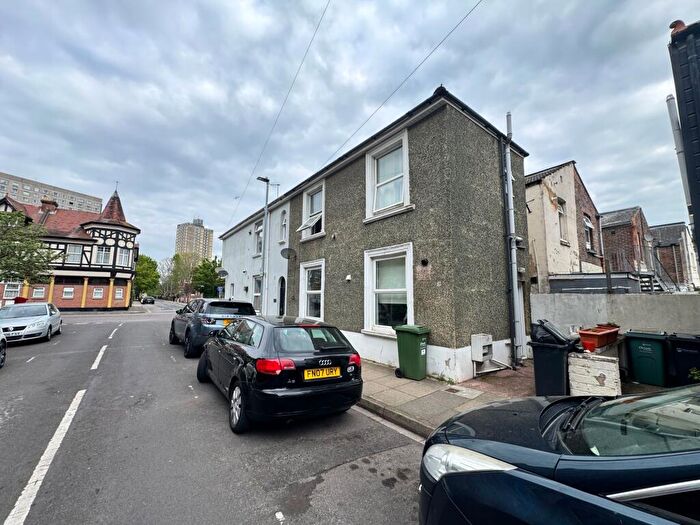 2 Bedroom End Of Terrace House For Sale In C Somers Road, Southsea, PO5