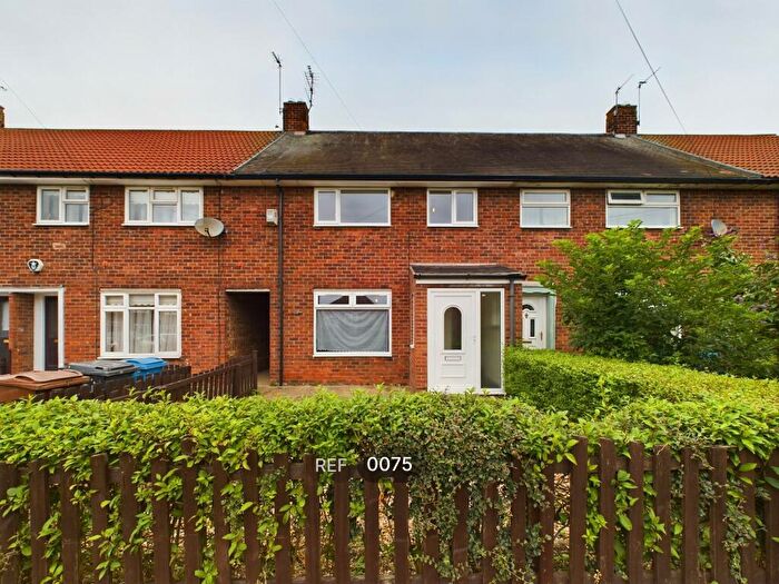3 Bedroom Terraced House To Rent In Foxhill Close, HU9