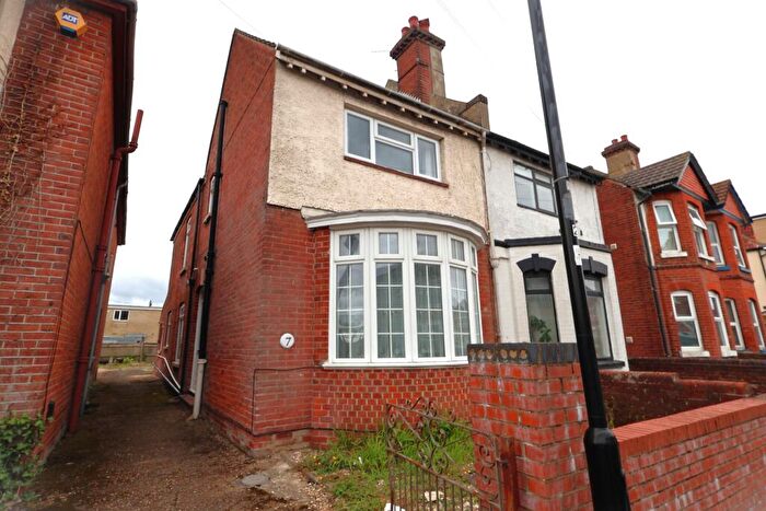 3 Bedroom Semi-Detached House For Sale In Malmesbury Place, Shirley, Southampton, SO15