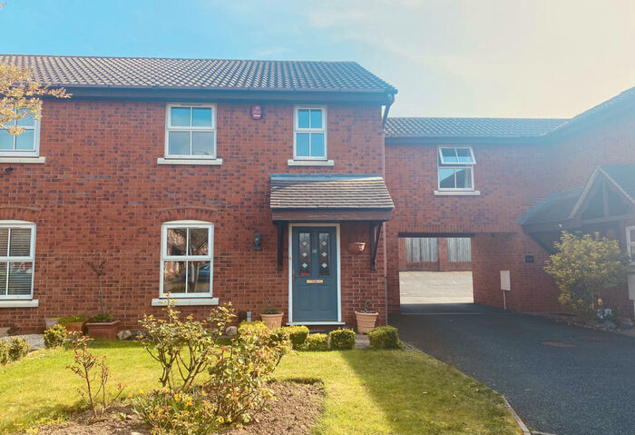 3 Bedroom End Of Terrace House To Rent In Balmoral Close, Tamworth, Staffordshire, B79