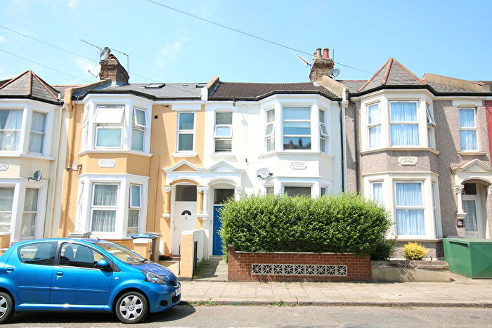 2 Bedroom Flat To Rent In Howard Road, Cricklewood, NW2