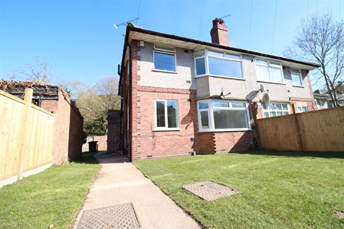 2 Bedroom Maisonette For Sale In Methuen Close, Edgware, HA8